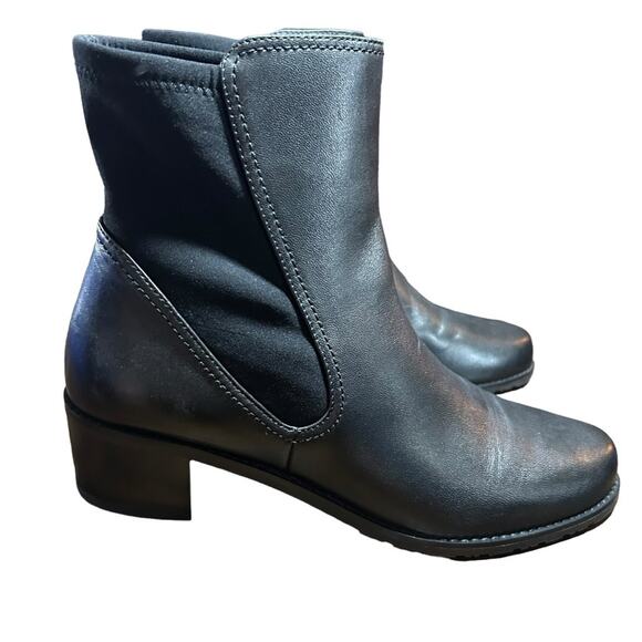 Stuart Weitzman Ankle Boots Lynelle Pull On Black Leather Modern NEW Size 7.5
